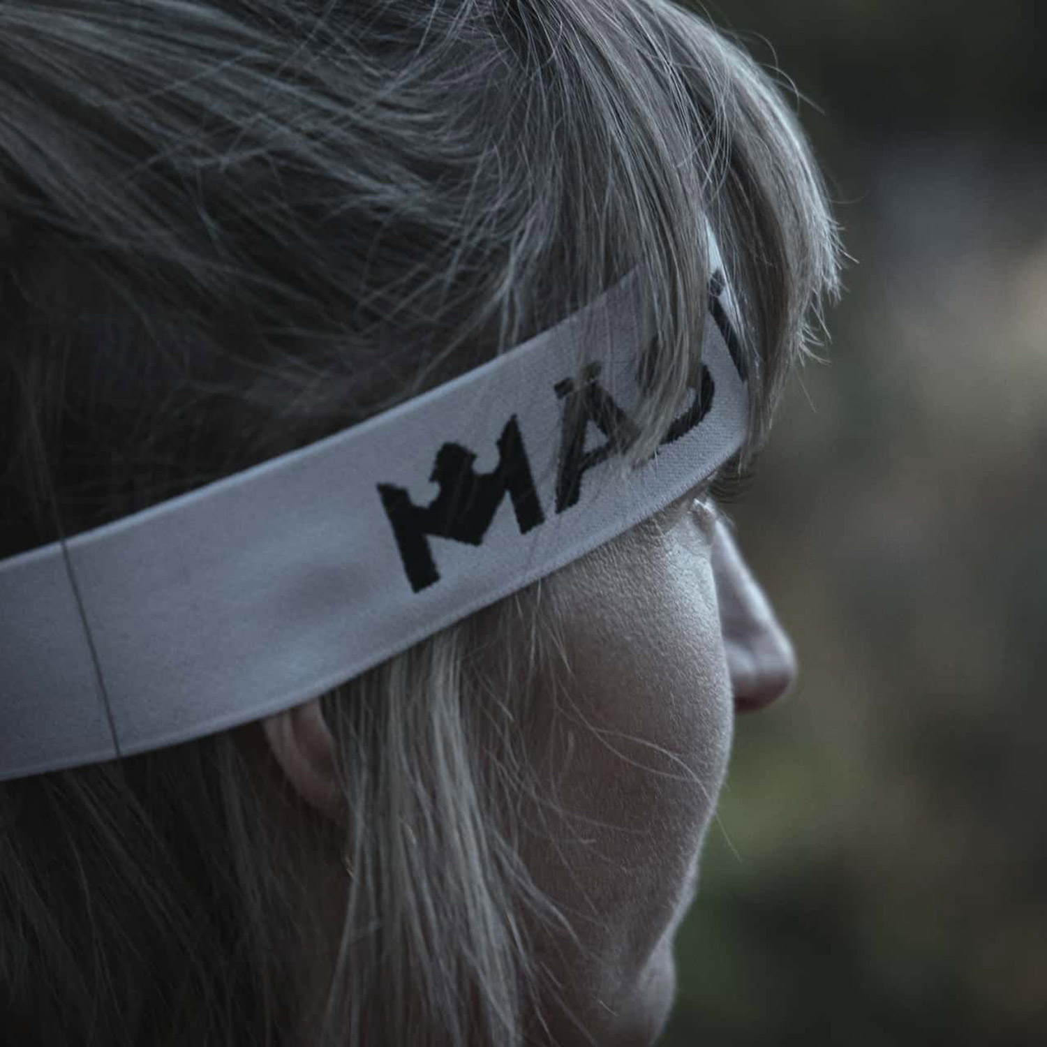 Mästarn Headband Vit OZ | Pannband